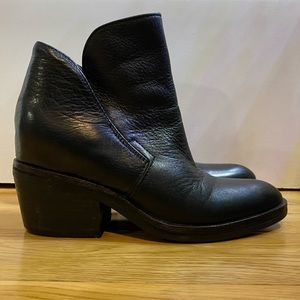 Dolce Vita Teague Booties sz6